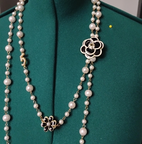 Pearl & Flower Necklace with Hair Accessory Costume Jewelry in White Black Gold - Picture 4 of 14